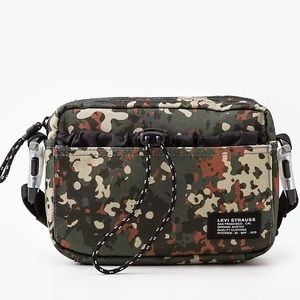 Levi’s Fanny pack EUC